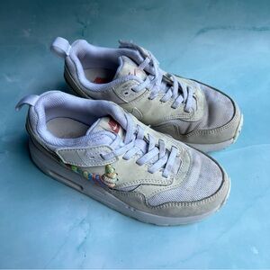 Nike Kids Sneakers in White and Cream